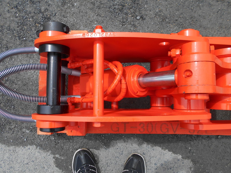 油圧式はさみ グラスパーGV32L 3tクラス用・回転、油圧フォーク。建設